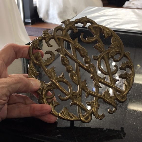 Vintage brass trivet by Virginia Metal Crafters - Picture 5 of 6